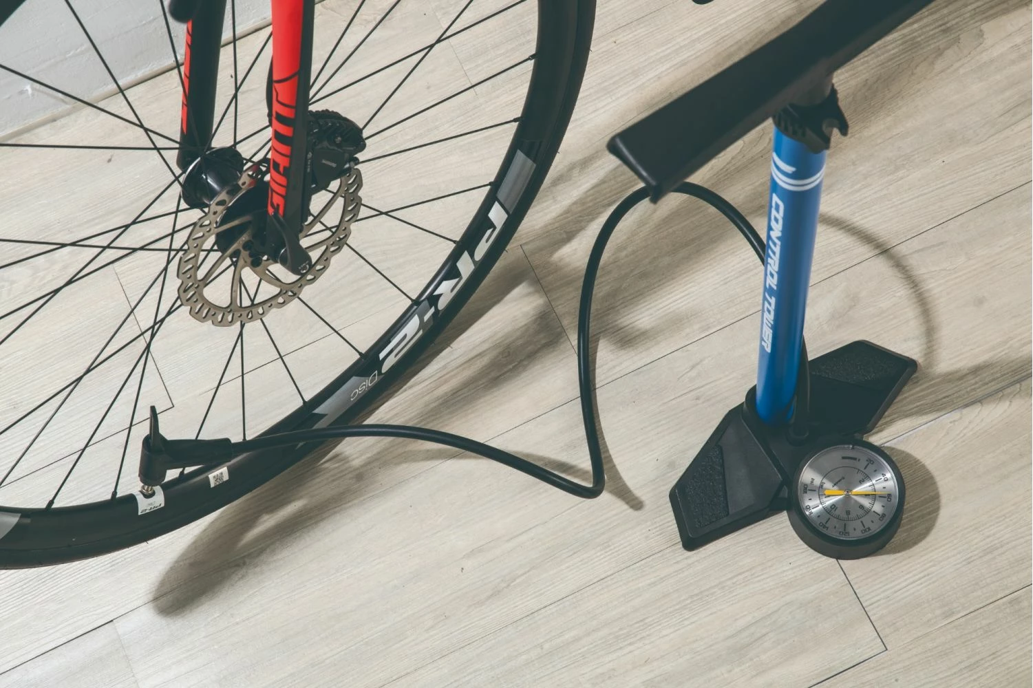 Accessoires Vélo Soldes -Accessoires Vélo Soldes 610000139 ControlTower2 MattGiantBlue 03